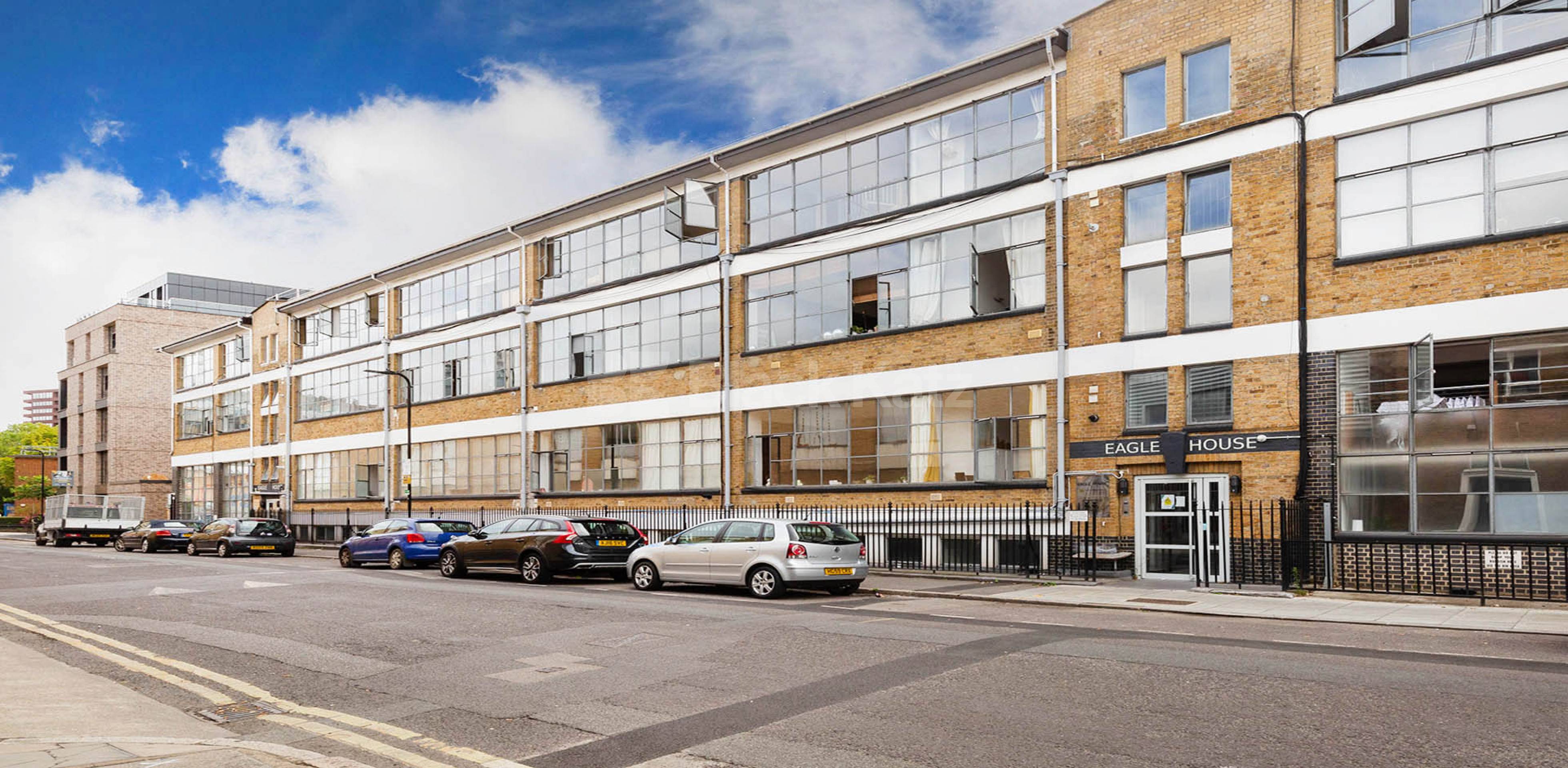 stunning 1 bedroom warehouse conversion minutes to Old Street Eagle Wharf Road, Old Street -Shoreditch N1